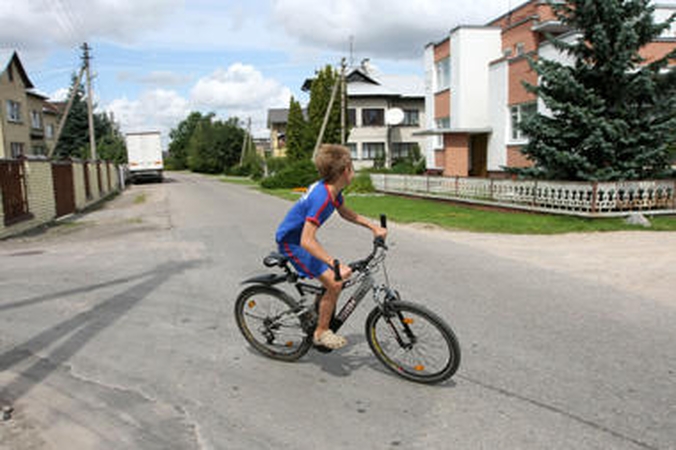 Vaikai ant dviračių – pažeidėjai per prievartą
