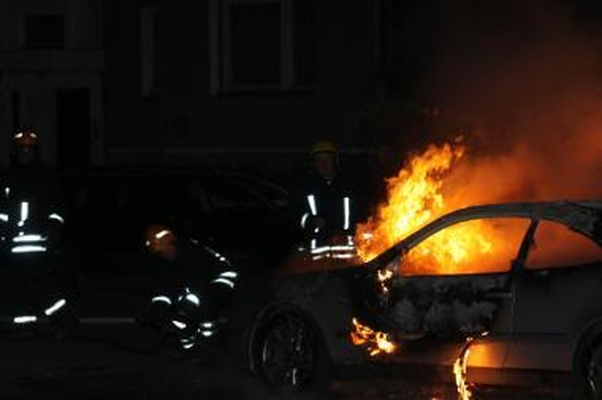 Kaune užsidegė lengvasis automobilis