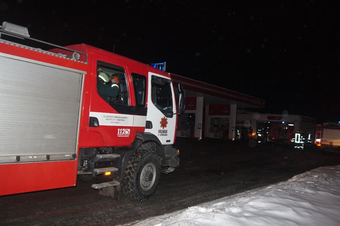 Vilniuje užsidegė daugiabučio rūsys