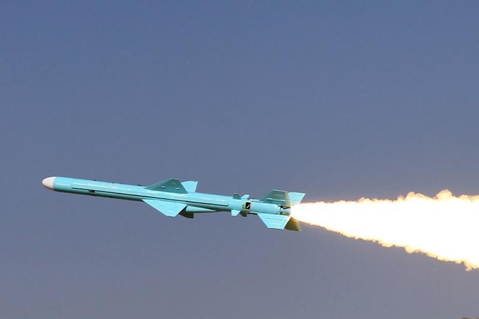 Pakistanas išbandė patobulintą vidutinio nuotolio raketą