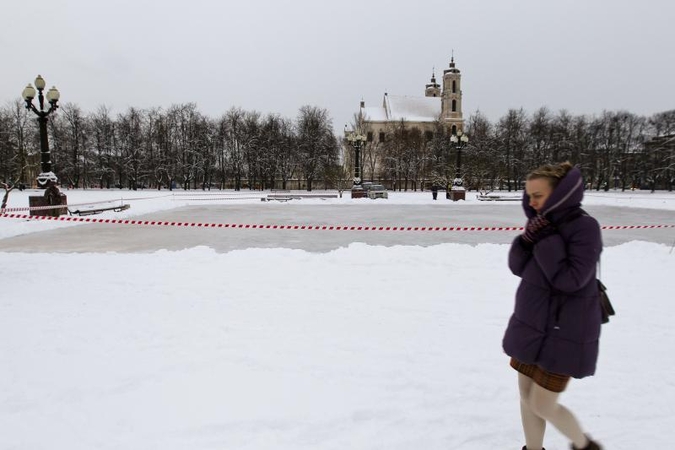 Lukiškių aikštėje išlieta čiuožykla – kol kas ne miestiečių malonumams