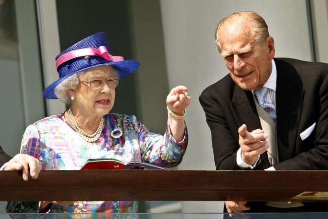 Karalienės Elizabeth II vyras princas Philipas sveiksta