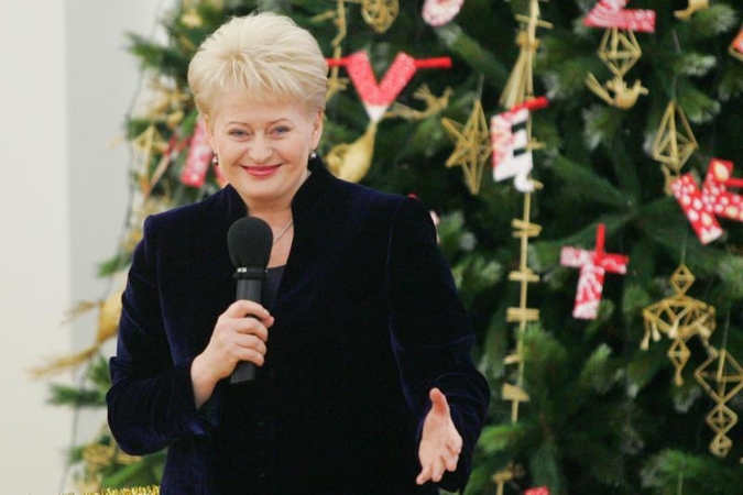 D.Grybauskaitė su vaikais Prezidentūroje įžiebė Kalėdų eglę