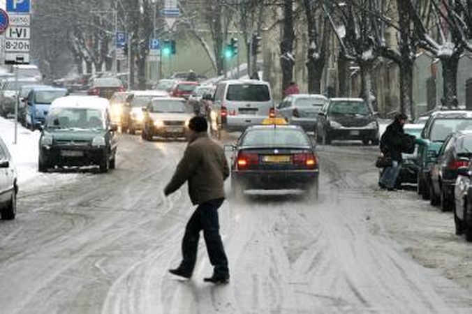 Ketvirtadienio pūgos nuostoliai vairuotojams - 350 tūkst. litų 
