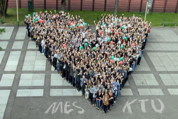 KTU pirmakursiai demonstravo meilę universitetui