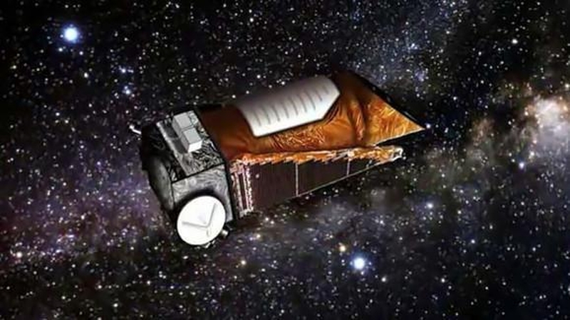 NASA „Kepler“ atrado planetų sistemą, skriejančią aplink dvi žvaigždes