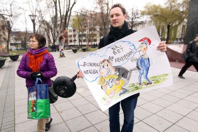 Eitynes surengę aktyvistai: diržų veržimasis padidino skurdą