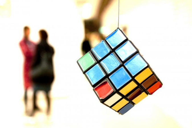 Iš „Lego“ sukonstruotas robotas pagerino Rubiko kubo surinkimo rekordą