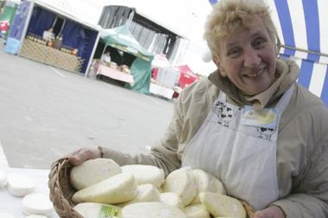 Lietuvoje prekių ir paslaugų kainos toliau mažėja