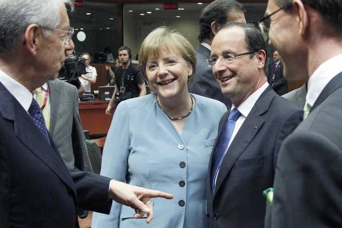 Spauda: ES viršūnių susitikime F.Hollande'as nustelbė A.Merkel