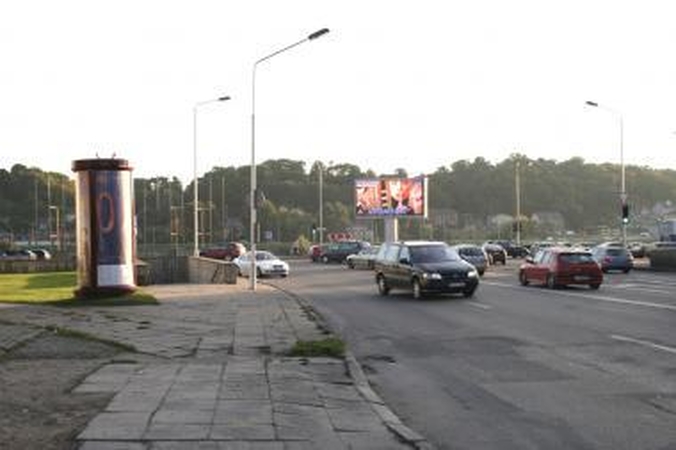 Lauko reklamą per valandą pamato 16 tūkst. akių