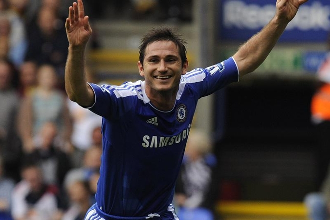 „Chelsea“ klubas vejasi Anglijos futbolo lygos lyderius