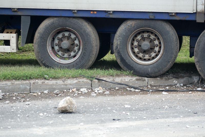 Vilniuje į pastato sieną trenkėsi vilkikas iš Vokietijos