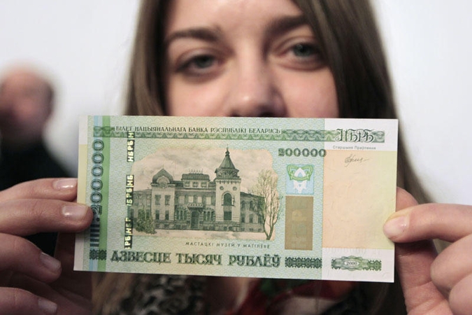 Baltarusija išleido 200 tūkst. rublių banknotą