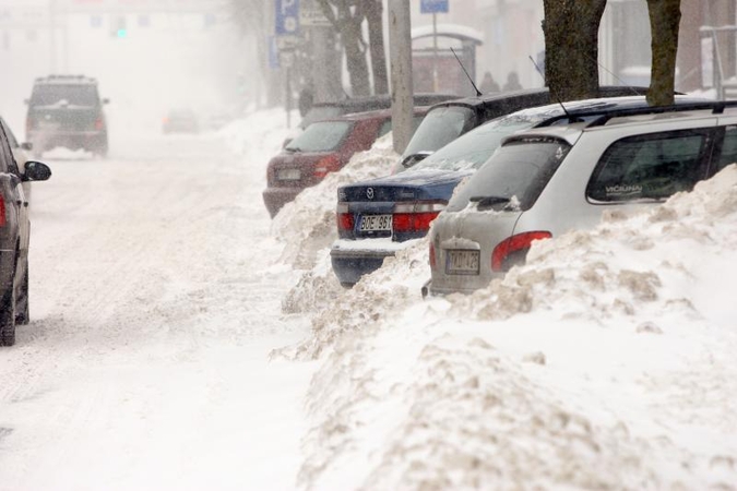 Viena didžiausių problemų žiemą – pastatyti automobilį