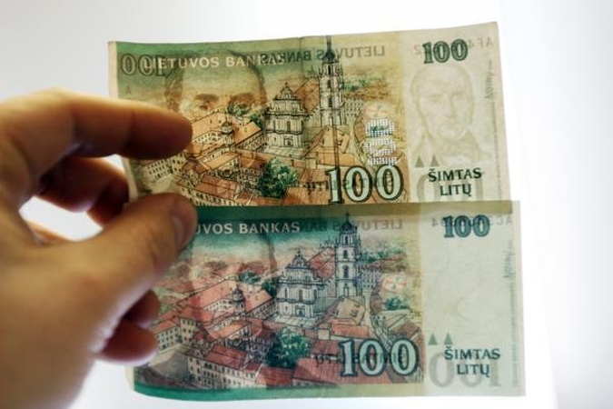 Netikras šimtines parduotuvėse siekusi įbrukti uteniškė mokės baudą