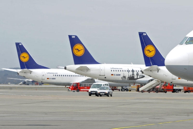 Dėl darbuotojų streiko „Lufthansa“ atšaukė 700 skrydžių