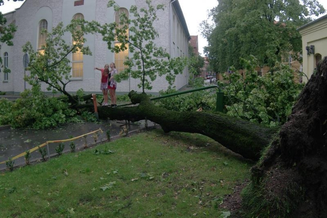 Medikai: praėjusi audra paliko skaudesnių padarinių (atnaujinta)