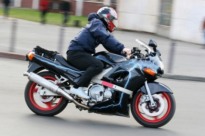Vagys pavogė ir motociklą, ir šalmą
