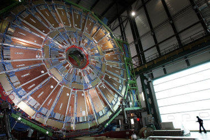 CERN dalelių greitintuvo startas atidėtas iki rudens