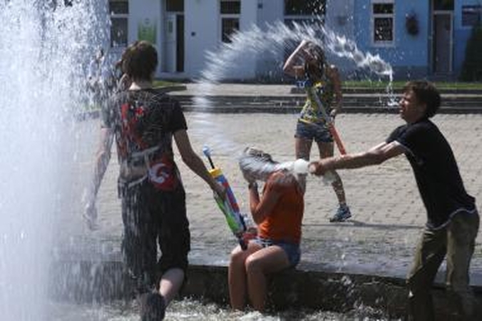 Karšta? Metas į vandens karą!