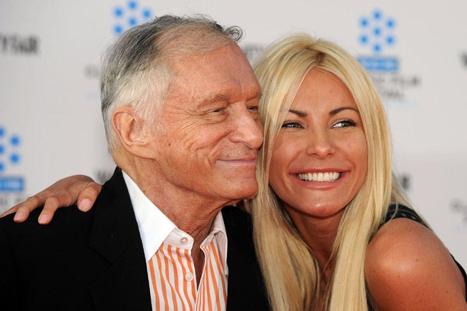 Hugh Hefneris su buvusia sužadėtine kovoja dėl šuns globos 