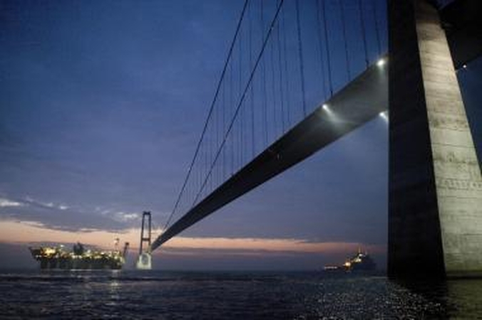 Pirmasis „Nord Stream“ dujotiekio tiesimo laivas įplaukė į Baltijos jūrą