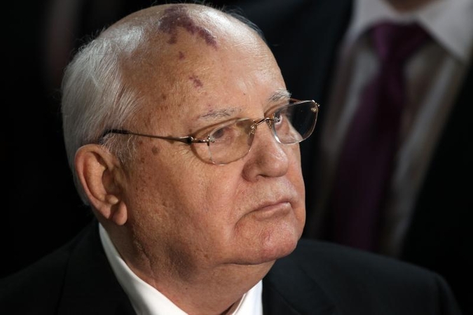 M.Gorbačiovas: V.Putinas pergudravo D.Medvedevą
