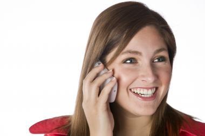 Jau galima įsigyti ir lietuvišką išmanųjį telefoną