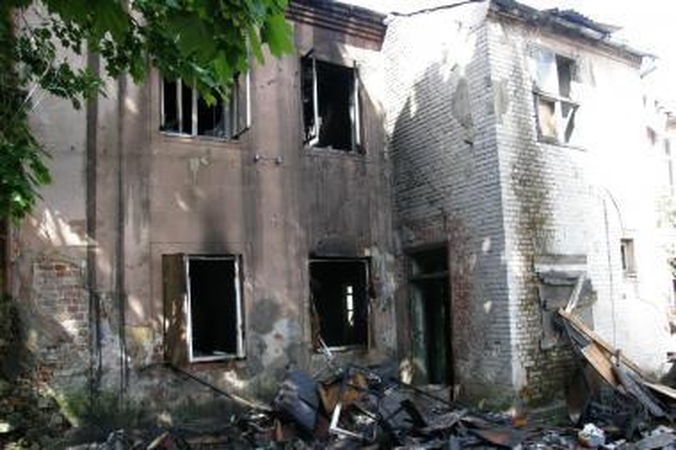Klaipėdoje iš degančio apleisto pastato išvestas benamis