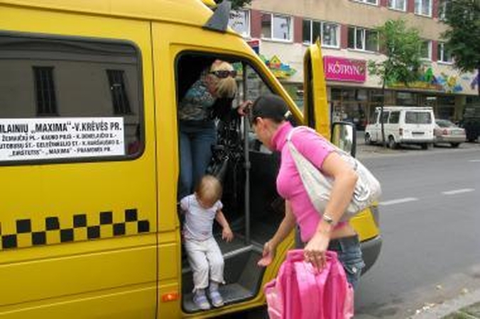 Viešasis transportas keleivius skaičiuoja ant pirštų
