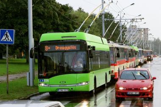 Važiuoti autobusais ir troleibusais kainuos brangiau 