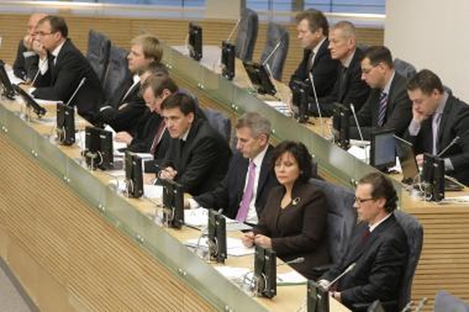 Premjeras ir ministrai apskųsti etikos sargams