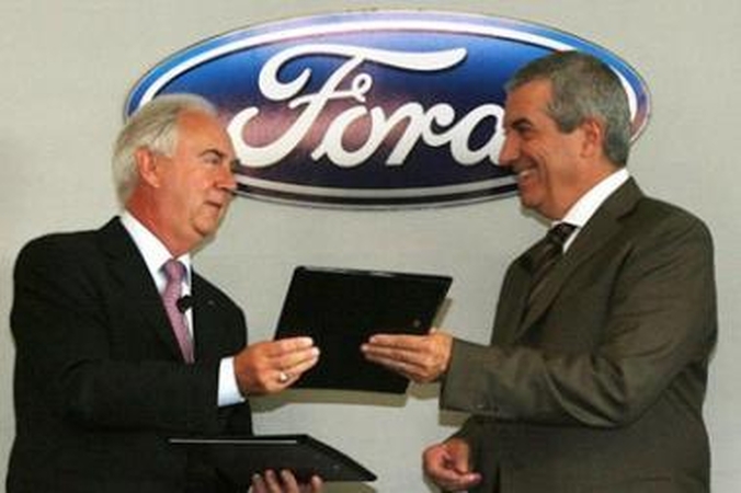 „Ford" aukoja „Mazda"