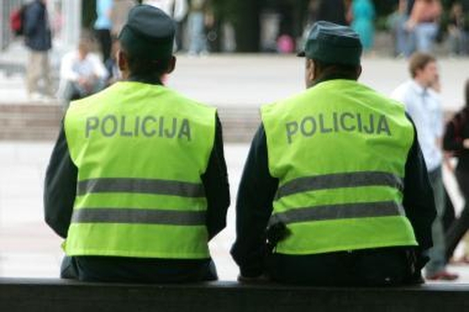 Girta vairuotoja apkandžiojo policininką