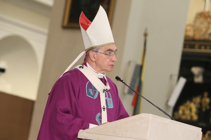 A. J. Bačkis neranda lietuvio kunigo vykti į Seinus
