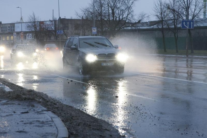 Dėl lietaus ir tirpstančio sniego tarnybai – daugiau iškvietimų