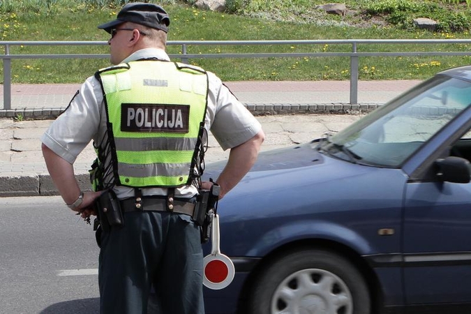 Policininkams siūlė 12 tūkst. eurų kyšį, jie nesusigundė