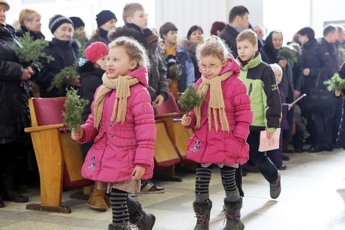 Jaunimo mišiose mažieji klaipėdiečiai raginti netramdyti gerų emocijų