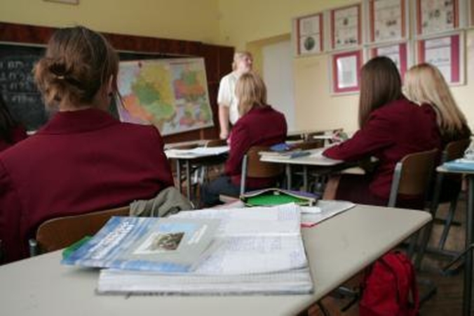 Į mokyklas neateinančių mokinių skaičius mažėja