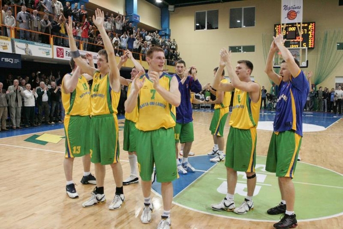 „Naftos-Universiteto“ krepšinio komanda ties išgyvenimo riba   