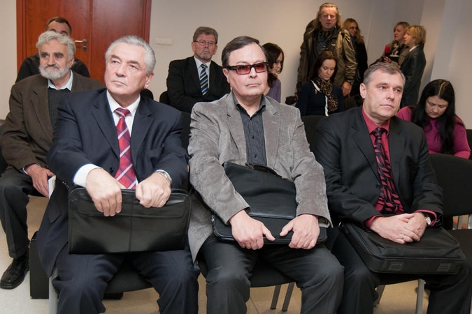 Teismas „mailiaus“ bylos nagrinėjimą atidėjo pavasariui