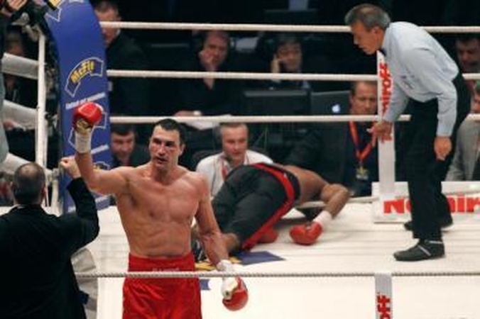 Vladimiras Klyčko nokautavo Eddie Chambersą