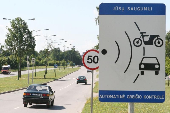 Kaunietis greitį viršijo vogtu automobiliu