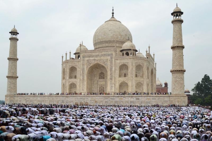 Dubajus ketina pasistatyti keturis kartus didesnę Tadž Mahalo kopiją