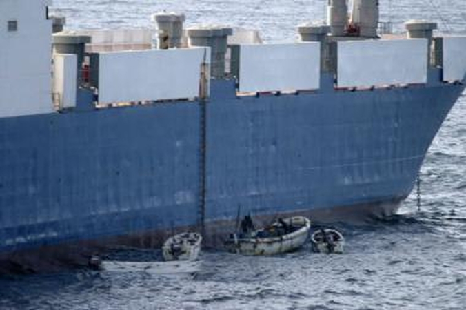 Susišaudžius Somalio piratams, 3 žmonės žuvo