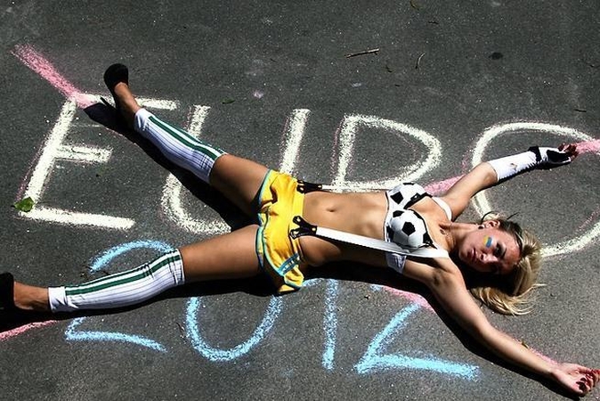 M.Platini Ukrainoje pasitiko FEMEN aktyvistės
