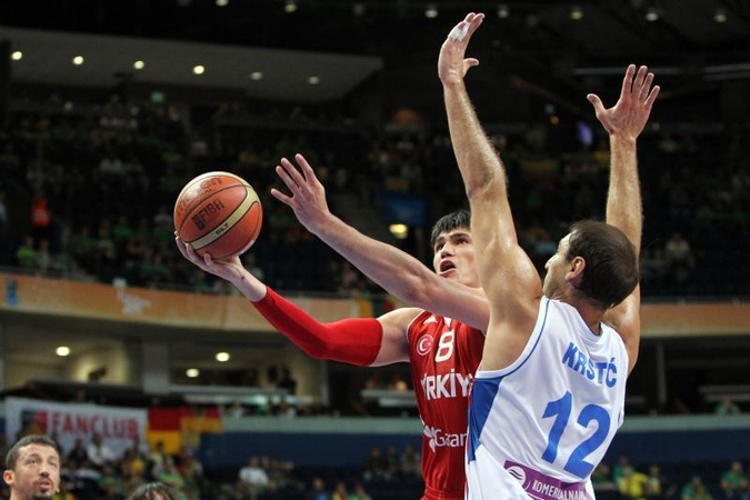 Vilniaus arenoje serbai įteikė kelialapį namo turkams - 68:67