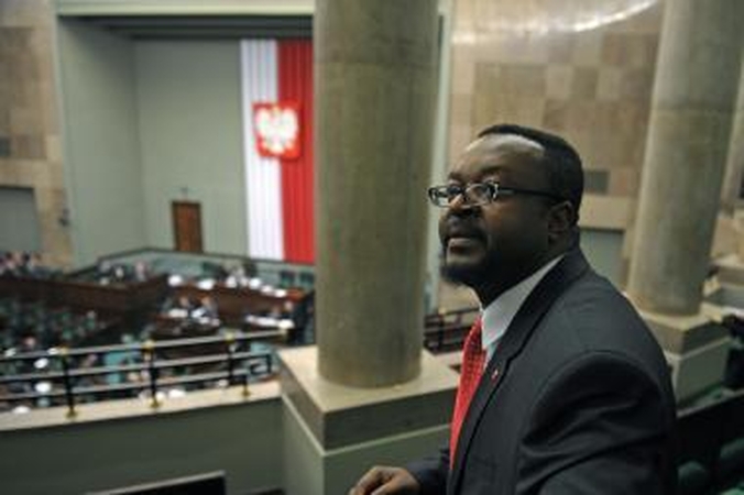 Lenkijoje - pirmasis juodaodis įstatymų leidėjas, gimęs Nigerijoje