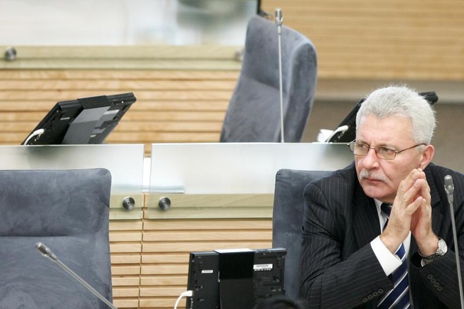A.Salamakinas: tikslas -  uždrausti Seimo nariams darkytis